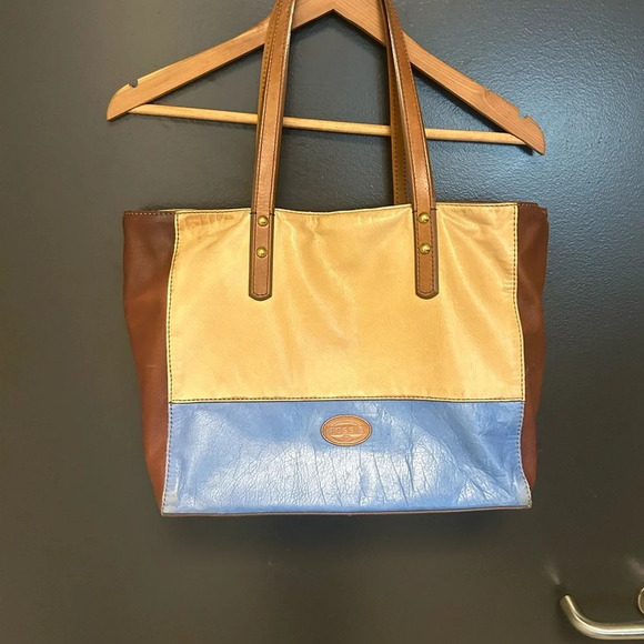 Fossil vintage mid size bag in excellent condition aside  from small…. - Picture 9 of 9